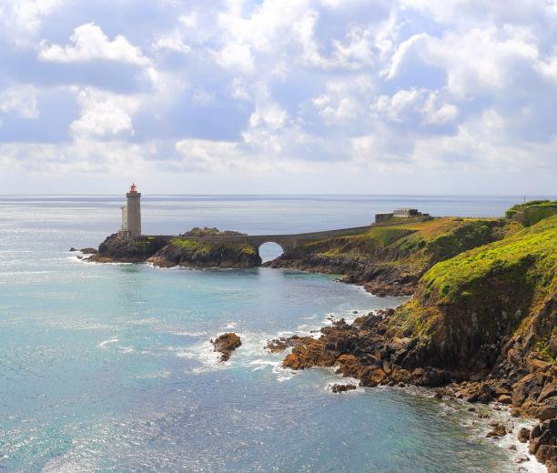 phare proche hôtel a Brest en bord de mer